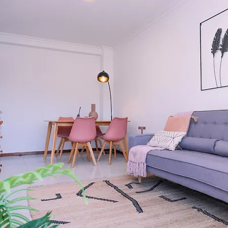 Comodidad Y Luz En Puenteareas By アパート